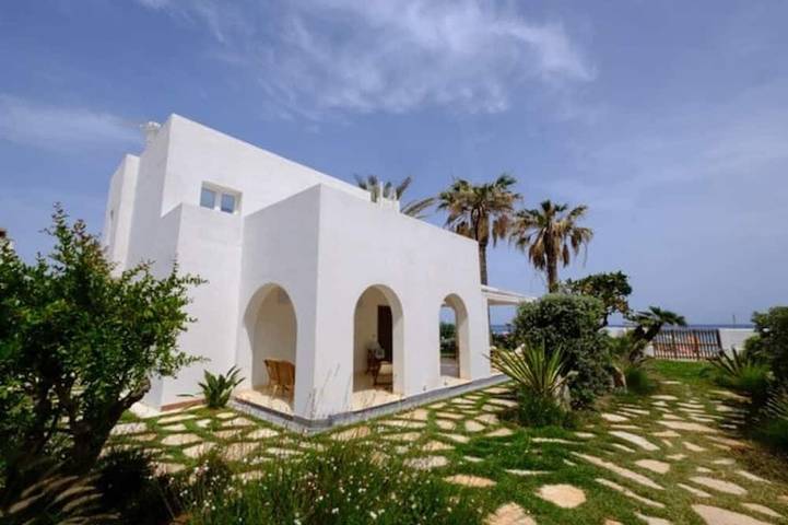 Villa pour 7 personnes, avec balcon ainsi que jardin et jacuzzi, animaux acceptés à San Vito Lo Capo