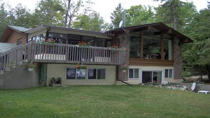 Cabin Rentals And Lodges for 16 Guests in Kawartha Lakes, Picture 1