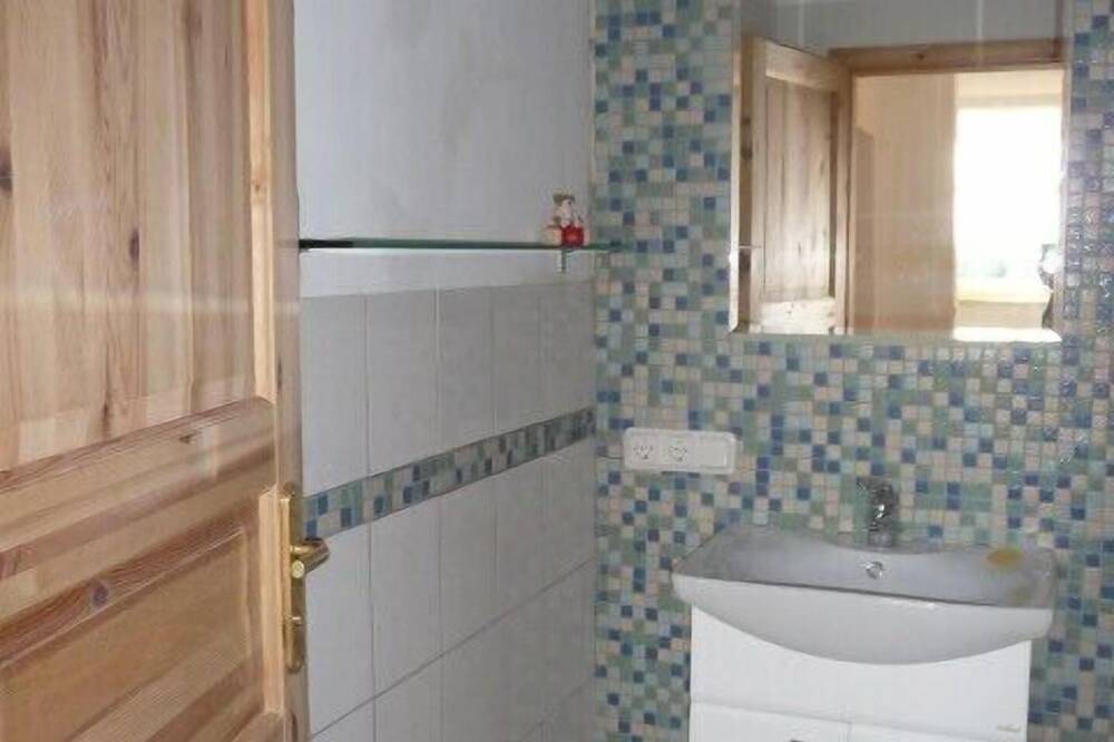 Ganze Wohnung, Urlaub  machen drei Fußminuten vom See - für bis zu 4 Erwachsene und 1 Baby in Markkleeberg, Leipziger Neuseenland