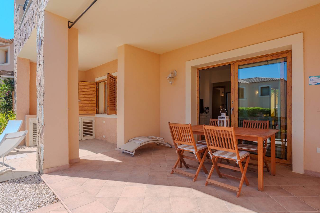 Entire apartment, Apartment 'Avocado' with Shared Pool, Private Garden and Air Conditioning in Maltineddu, Gallura