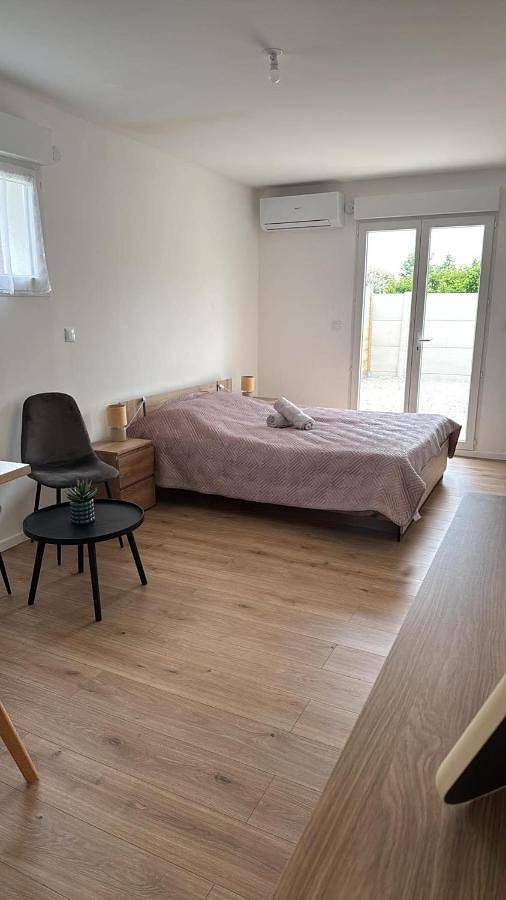 Gîte pour 4 personnes, avec vue ainsi que jardin et terrasse à Saran - 3