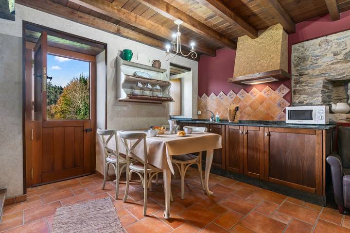 Casa rural 'Morouzos' con terraza compartida, jardín compartido y Wi-Fi in Ortigueira, Rías Altas