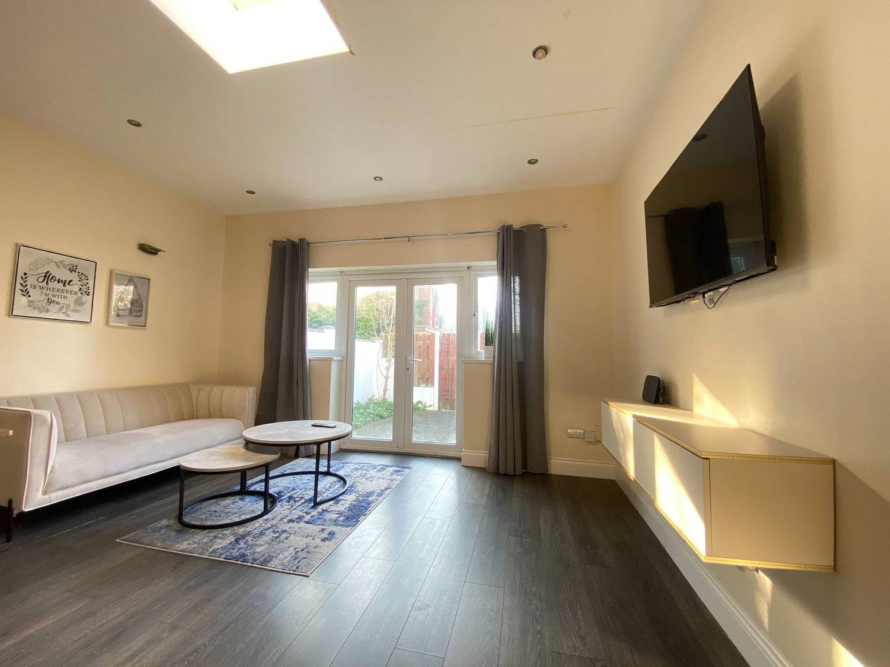 Apartamento entero, Acogedor apartamento de dos dormitorios cerca de la estación de East Croydon in Municipio de Croydon (Londres), Londres