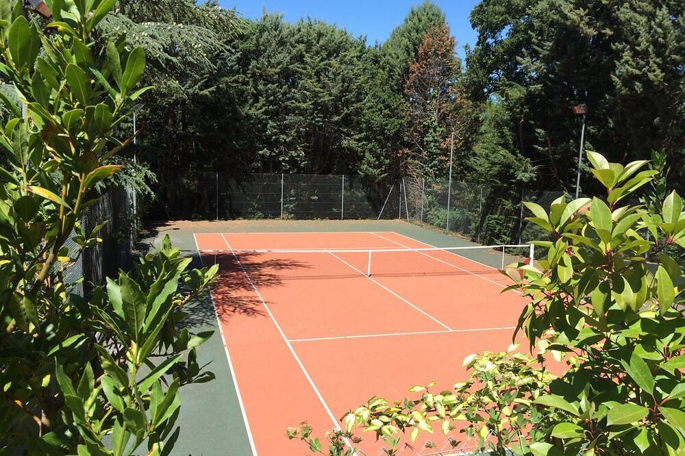 Villa avec piscine et tennis privés, classée 5 étoiles,  Aix en Provence in Aix-en-Provence, Côte méditerranéenne (France)