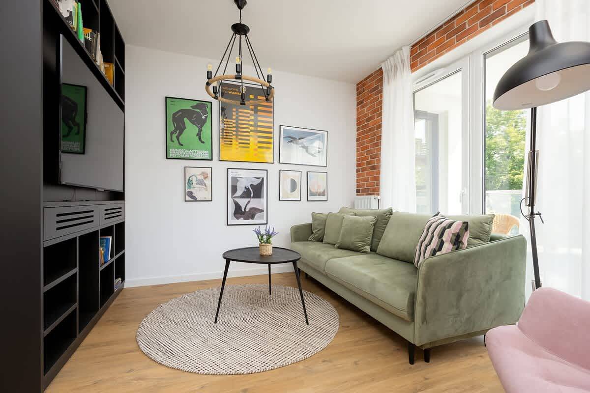 Ganze Wohnung, Stylish Apartment with Balcony | Parking and Workspace in Bielany, Warschau