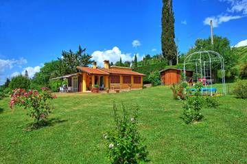 Villa for 4 Guests in Certaldo, Florence Province, Picture 1