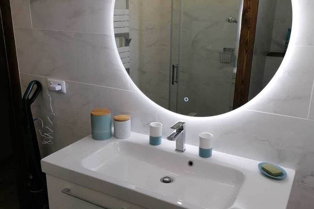 Hel lejlighed, Rental Apartment in Juan-les-pins \"Pinède\", 4 people. in Juan-les-Pins, Antibes