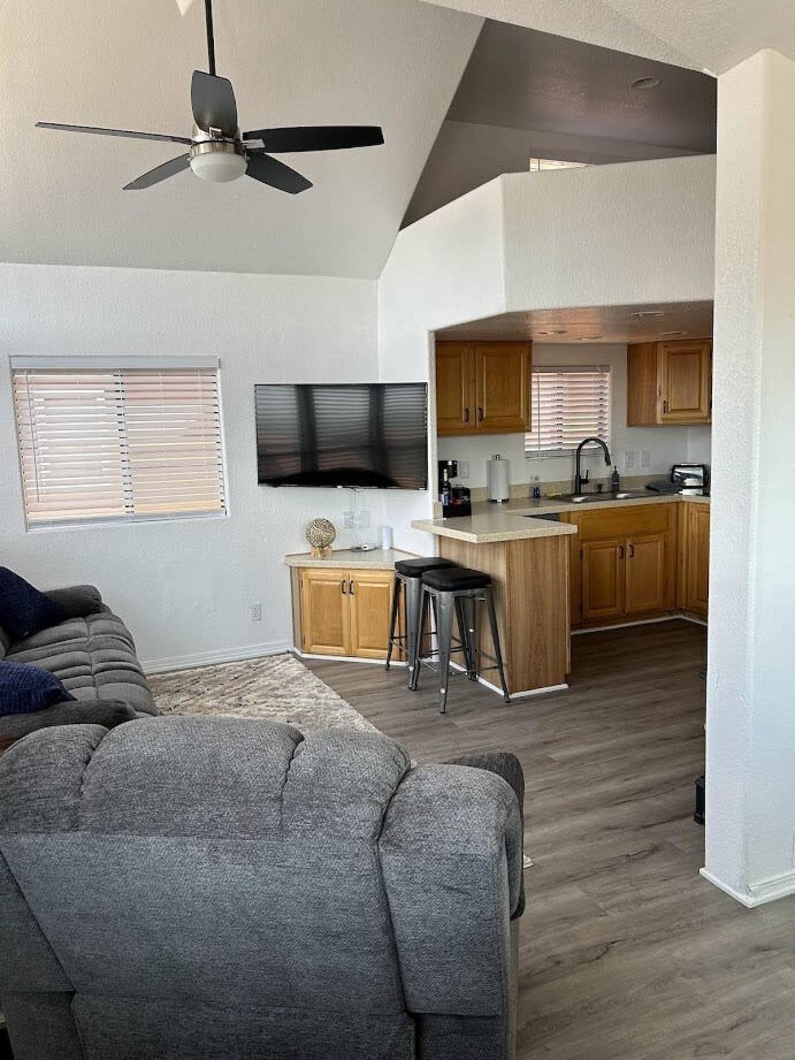 Entire apartment, Oceanview Cabin 20,  Private Jacuzzi &Large Deck in Del Norte County