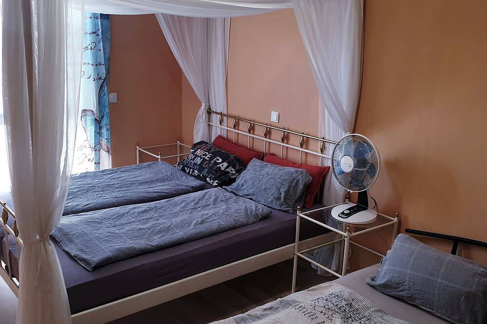 Ganze Wohnung, Full Apt, 2 Bedrm, 2 bathrm. by Icm,15/20 min to Citycenter/Oktoberfest, Parking in Feldkirchen, Oberbayern