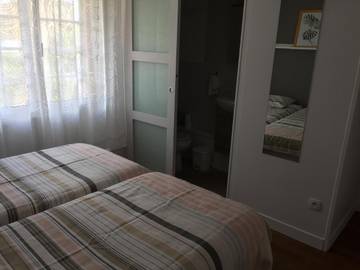 Chambre d’hôte pour 2 personnes, avec vue et jardin dans La Roquette