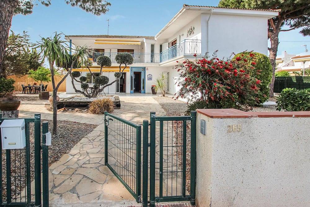 Beautiful home in Torredembarra in Torredembarra, Costa Dorada