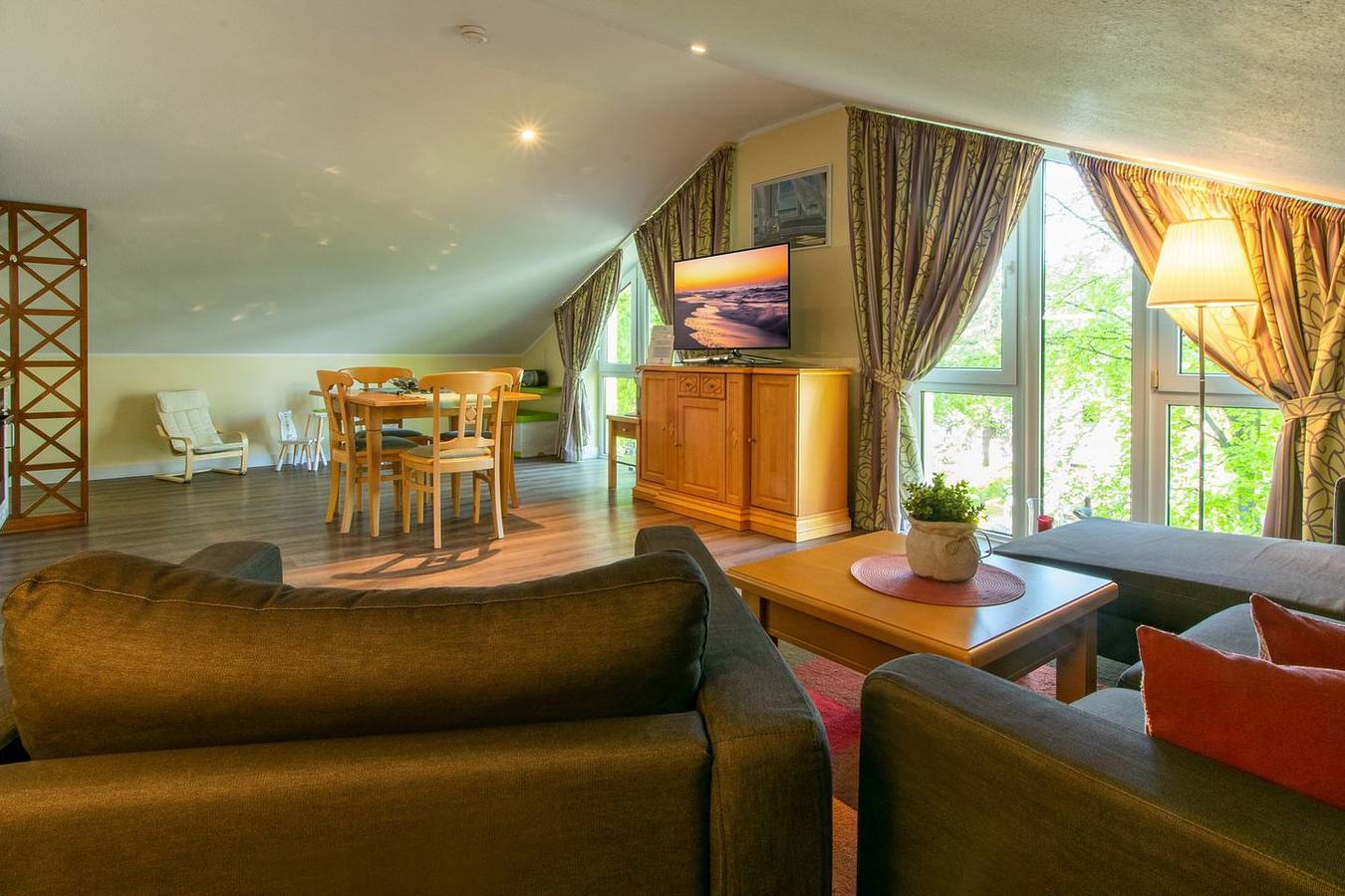 Apartamento entero, Gemütliche, lichtdurchflutete Dachgeschoss-Ferienwohnung in Toplage am Strand in Seebad Heringsdorf, Heringsdorf