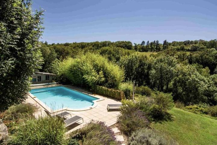 Location de vacances pour 8 personnes, avec Terrasse ainsi que Jardin et Piscine à La Fouillade - 2