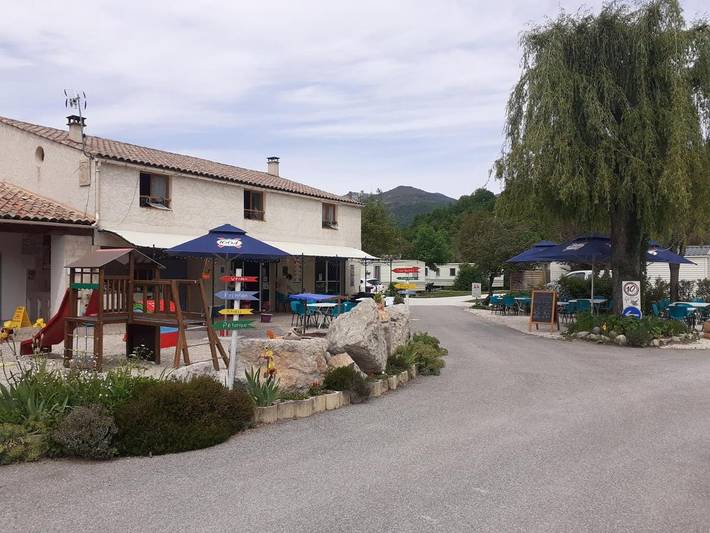 Camping pour 2 personnes, avec Terrasse ainsi que Jardin et Vue