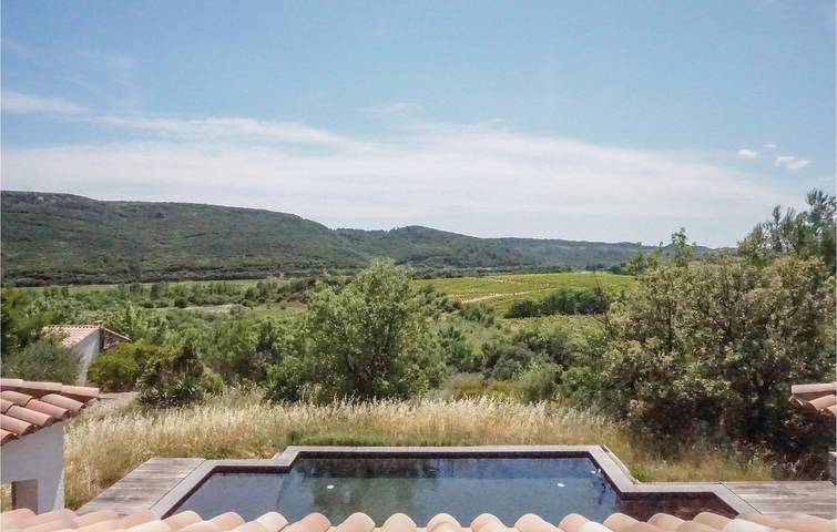 Apt au bord de la piscine avec TV et parking in Prades-sur-Vernazobre, Région de Béziers