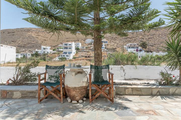 Entire studio, Studio Apartment 'Mouria A' with Sea View, Wi-Fi and Air Conditioning in Kythnos