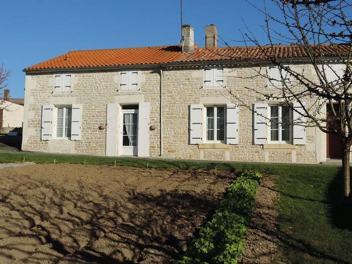 Location de vacances pour 7 personnes, avec terrasse, animaux acceptés à Puy-du-Lac