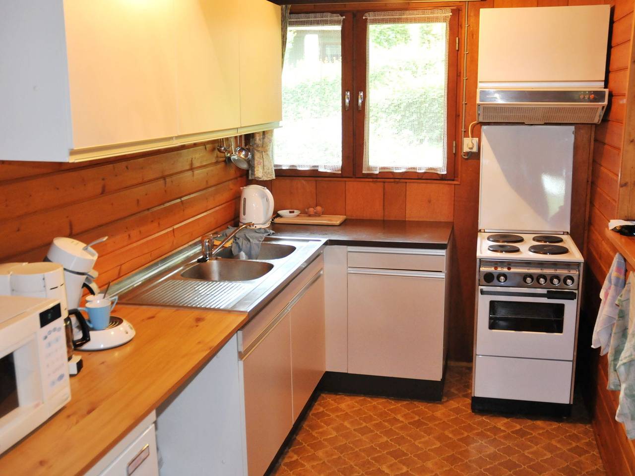 Bungalow in Belgien bei grünen Hügeln in Jupille, Rendeux