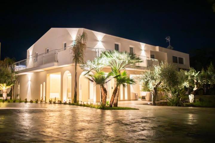 B&b per 4 persone, con Balcone e Terrazza nonché Giardino e Panorama in Capo Vaticano