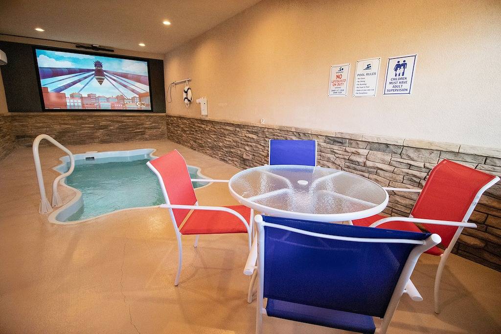 Cinematic Splash: Smoky Mtn Pool Kabine mit Theater Room! in Pigeon Forge, Sevier County