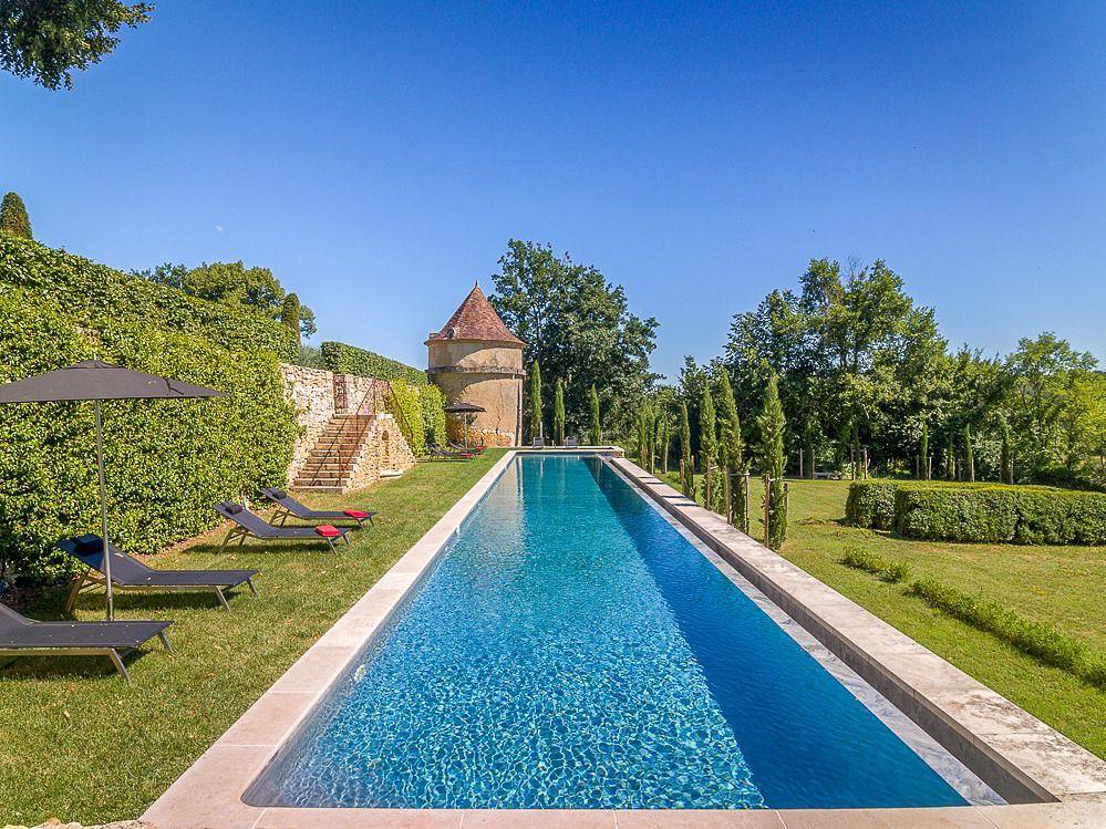 Château pour 8 personnes avec jardin in Saint-Georges-de-Montclard, Périgord Pourpre