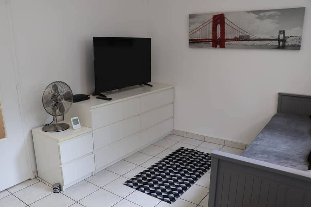 Appartement entier, Studio calme bord de marne, parking couvert, fibre in Nogent-sur-Marne, Val-de-Marne