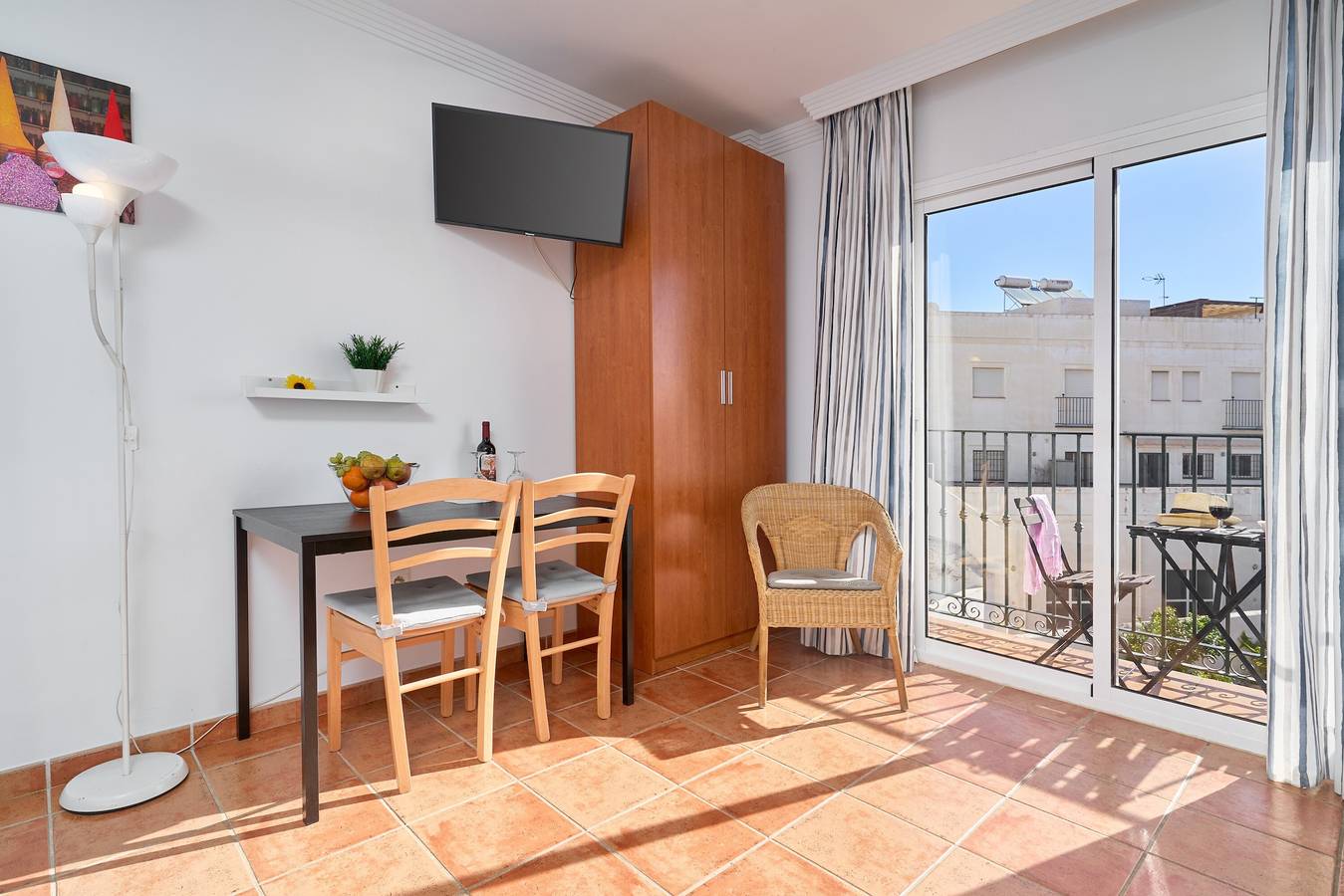 Ganzes Studio, Studio '2B Studio mit Balkon für 2 Pers.' mit Gemeinschaftspool, Wlan und Klimaanlage in Nerja Centre, Nerja
