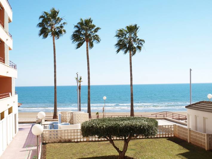 Apartamento de vacaciones para 4 personas, con jardín además de terraza y piscina - 1