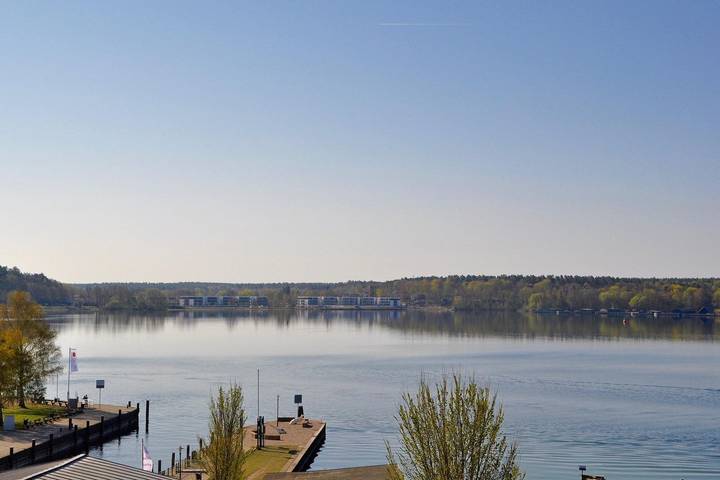 Ferienwohnung für 4 Personen, mit Balkon und Ausblick sowie Seeblick in Waren (Müritz)
