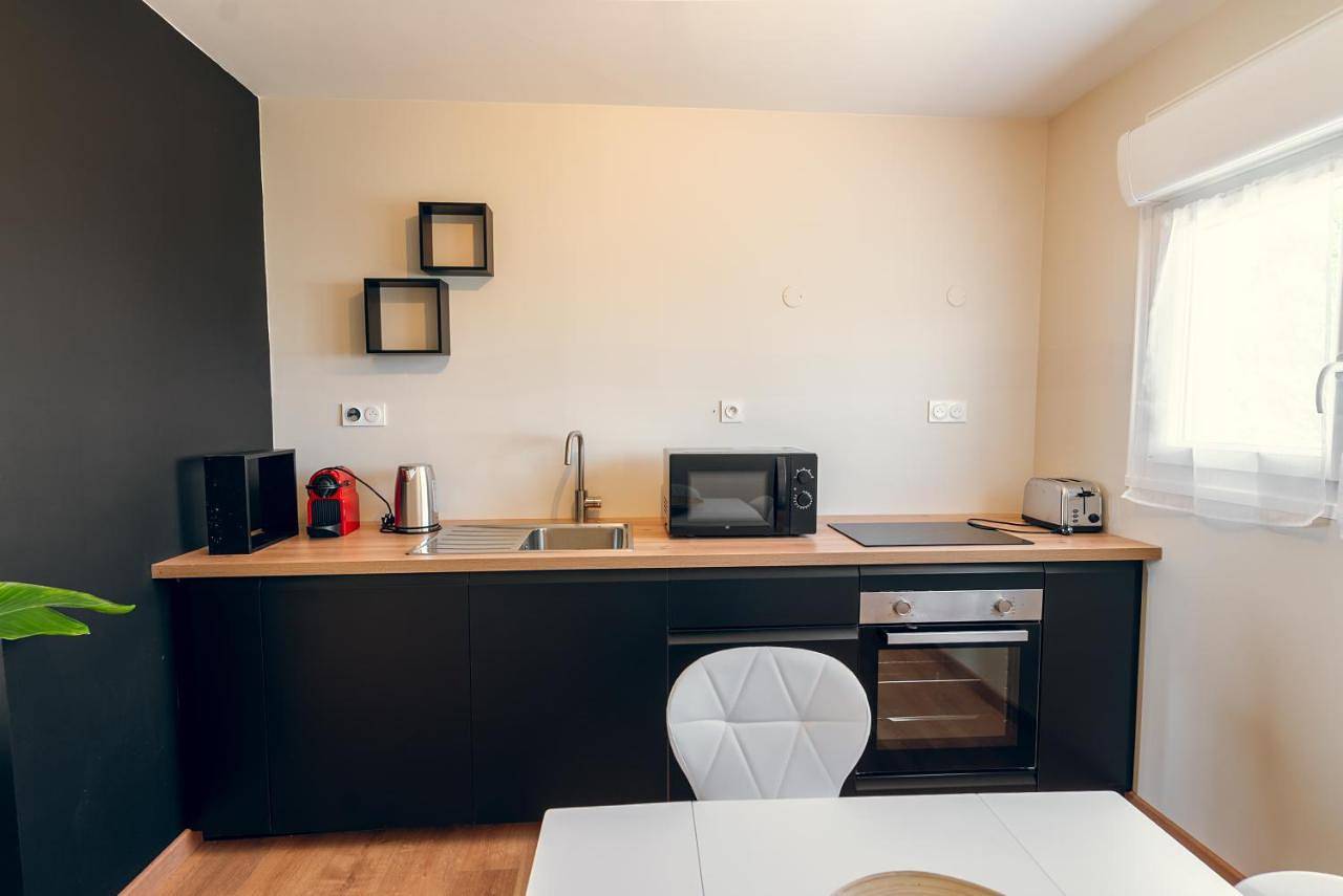 Appartement entier, L'élegant, climatisé et rénové - Appart'hôtel Chez Mv in La Ferté-Gaucher, Seine-et-Marne