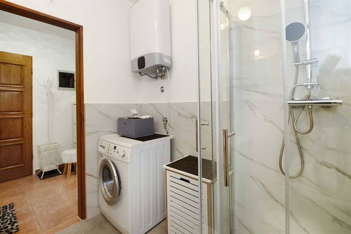 Ganze Wohnung, Gemütlicher Kurzurlaub für Paare: Apartment mit 1 Schlafzimmer und 1 Bad und Parkplatz in Sisan, Südküste Istrien