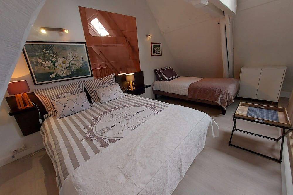 Maison de Charme avec Étang Privé, Accès Wifi, et Équipements Confort - Idéal Nature et Pêche in Alexain, Mayenne