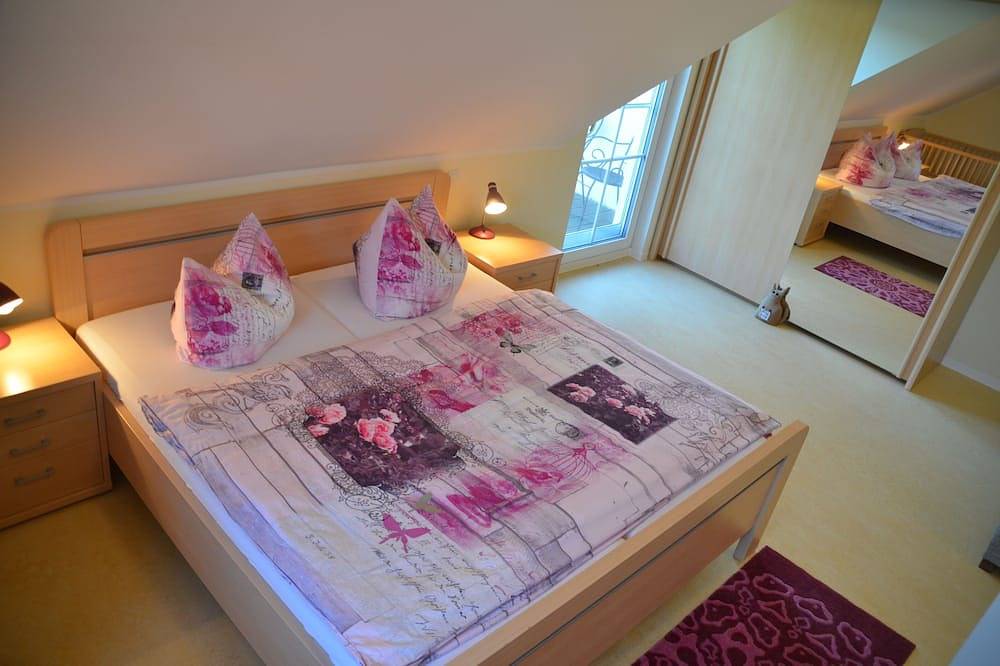 Ganze Wohnung, Haus Anna (90qm) mit zwei Schlafzimmern und Terrasse in Neunburg vorm Wald, Naturpark Oberpfälzer Wald