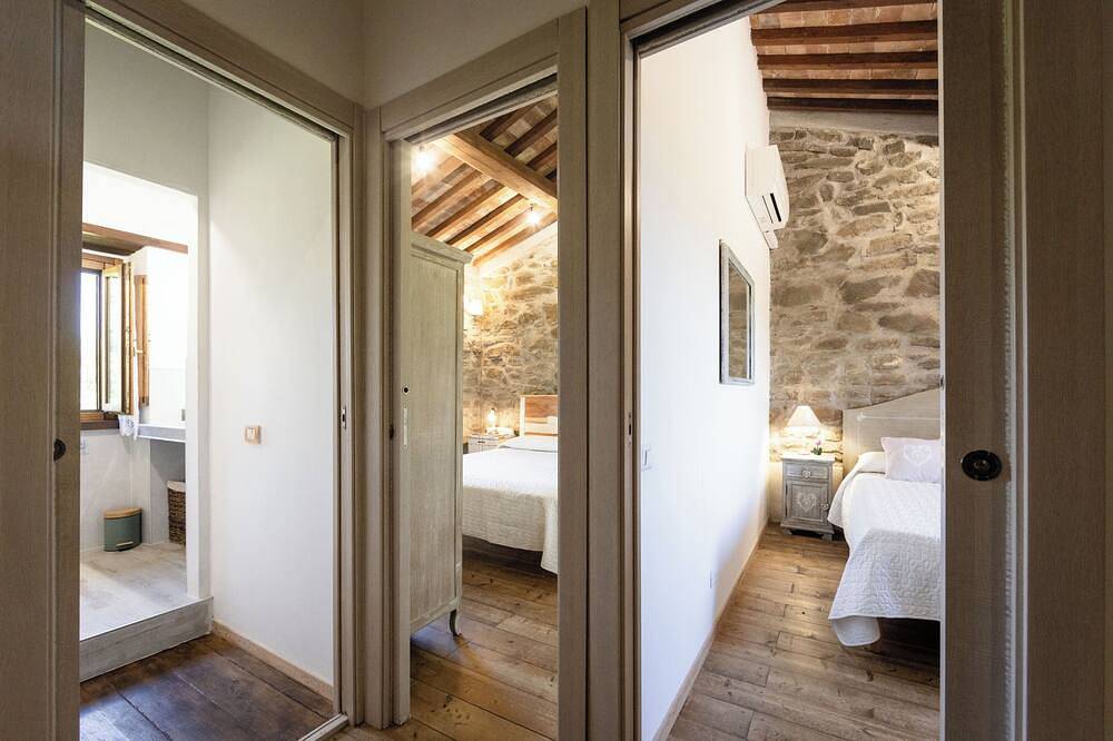 Bauernhaus mit privatem Pool und Jacuzzi, mit einem herrlichen Blick auf den Bolsenasee in Gradoli, Viterbo Provinz