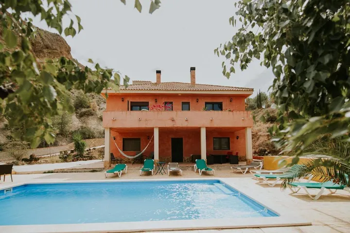 Villa für 16 Personen, mit Pool und Ausblick sowie Garten, mit Haustier - 1