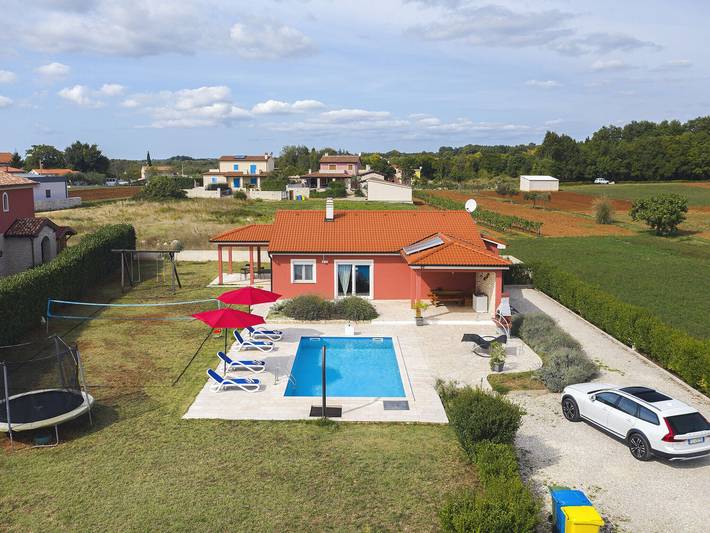 Villa pour 7 personnes, avec jardin et piscine, adapté aux familles à Barban - 2