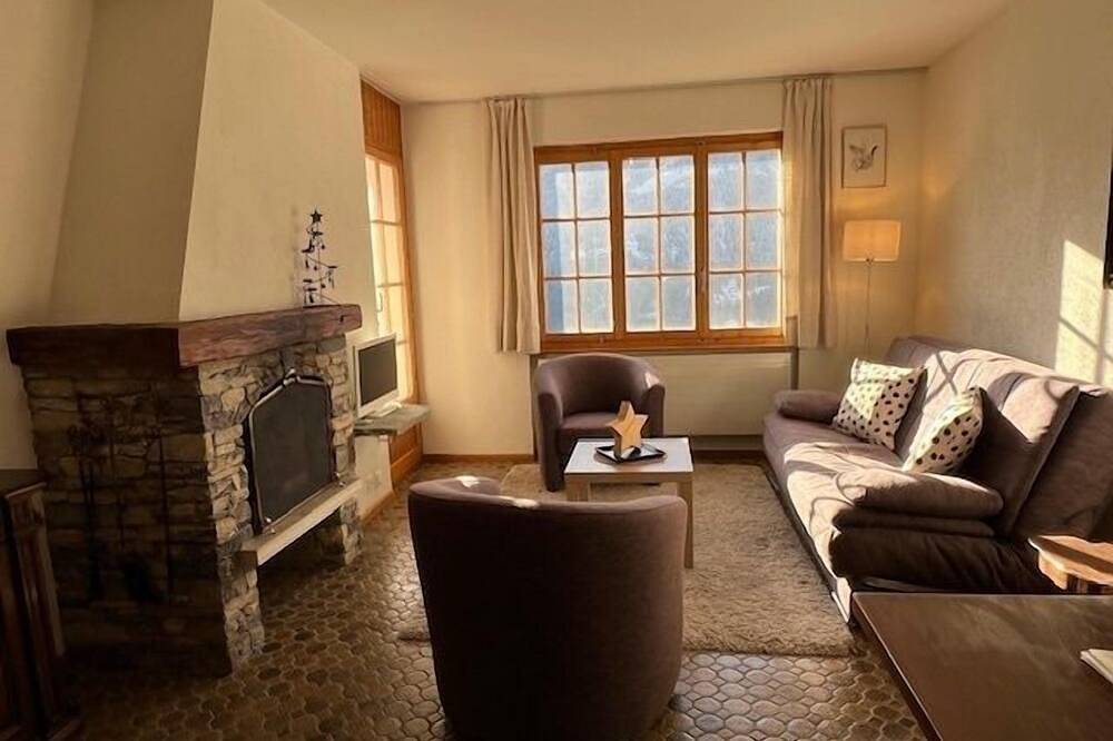 Ganze Wohnung, Wunderschöne Einzimmerwohnung für 2-3 Personen mit Blick nach Süden und atemberaubenden Panoramablic in Saint Luc, Anniviers