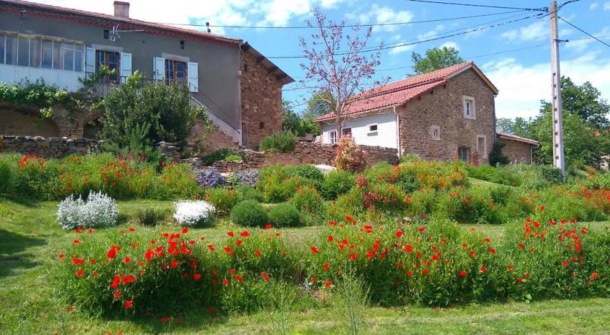 Location de vacances pour 4 personnes, avec terrasse ainsi que vue et jardin, animaux acceptés à Blesle - 3