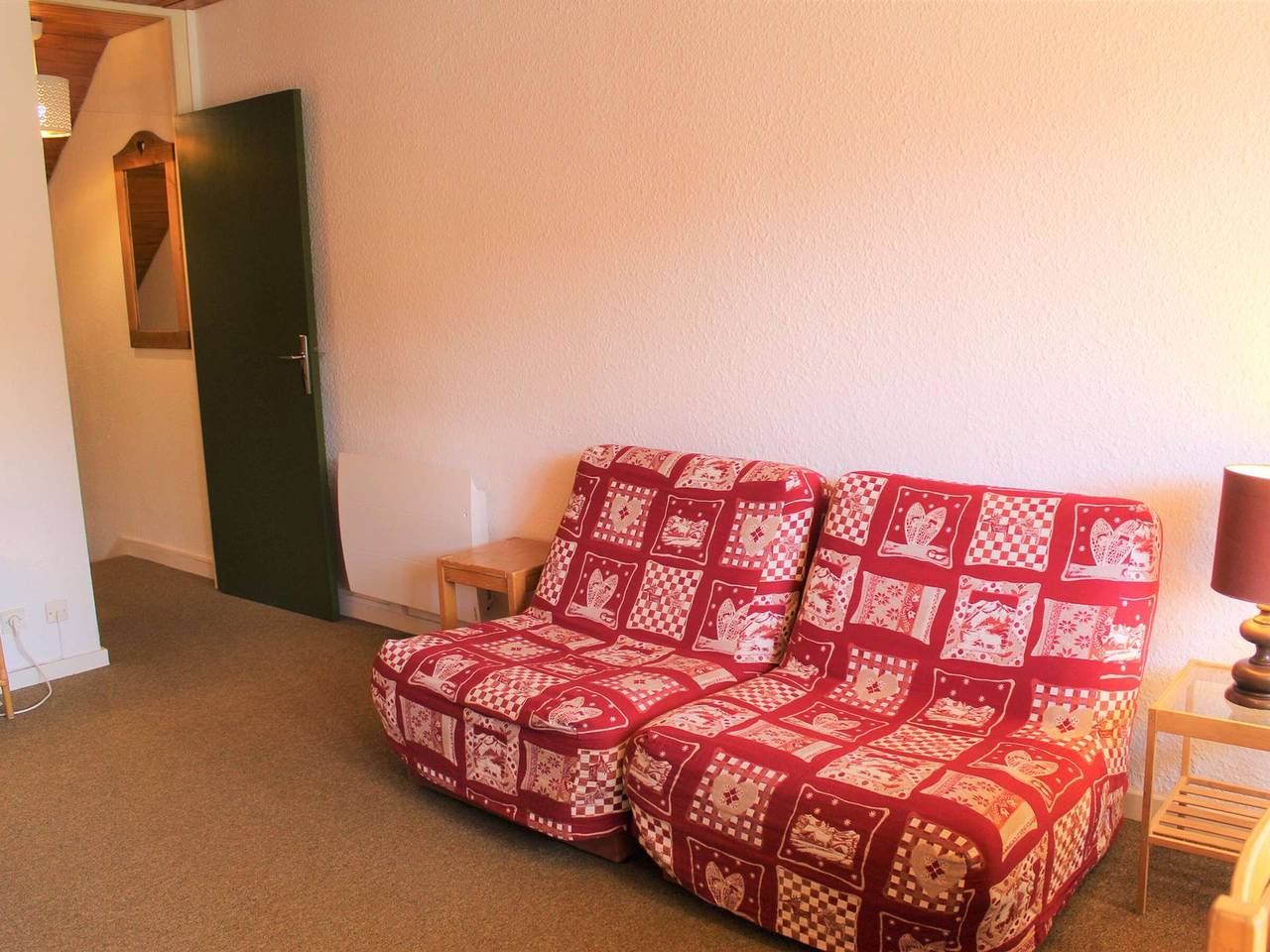 Entire apartment, Cozy 1-Bedroom Apartment, Sleeps 6, Steps from Ski Lifts & Shops in Vars Les Claux in Vars, Briançon region
