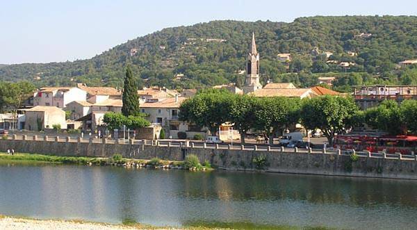 Location de vacances pour 6 personnes, avec terrasse ainsi que vue et piscine à Saint-Martin-d'Ardèche - 2