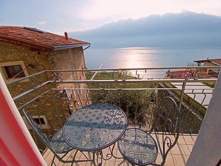 Vakantiewoning voor 7 personen, with terras and whirlpool as well as zwembad and tuin in Tignale