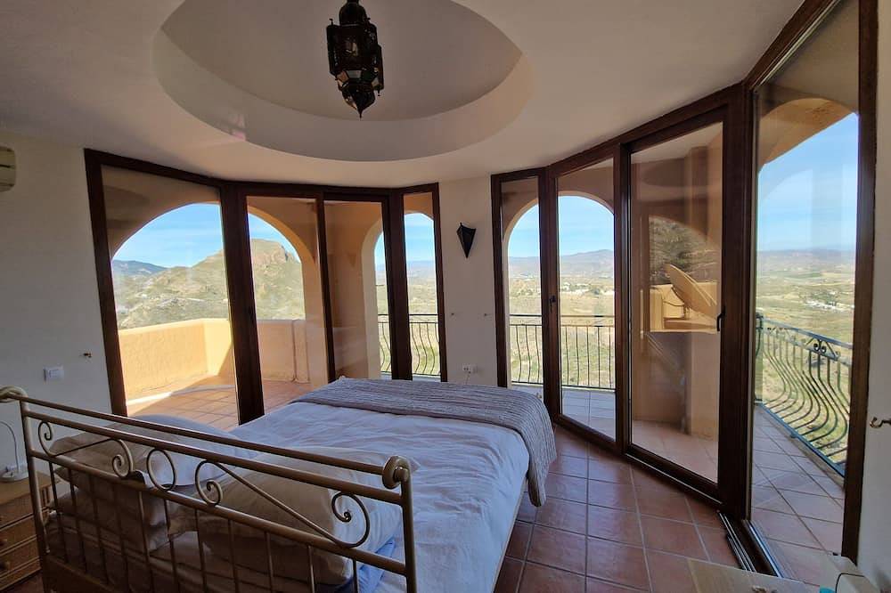 Spectacular mountain views in a romantic location. Close to Mojacar beaches. in Cortijo Cabrera, Turre