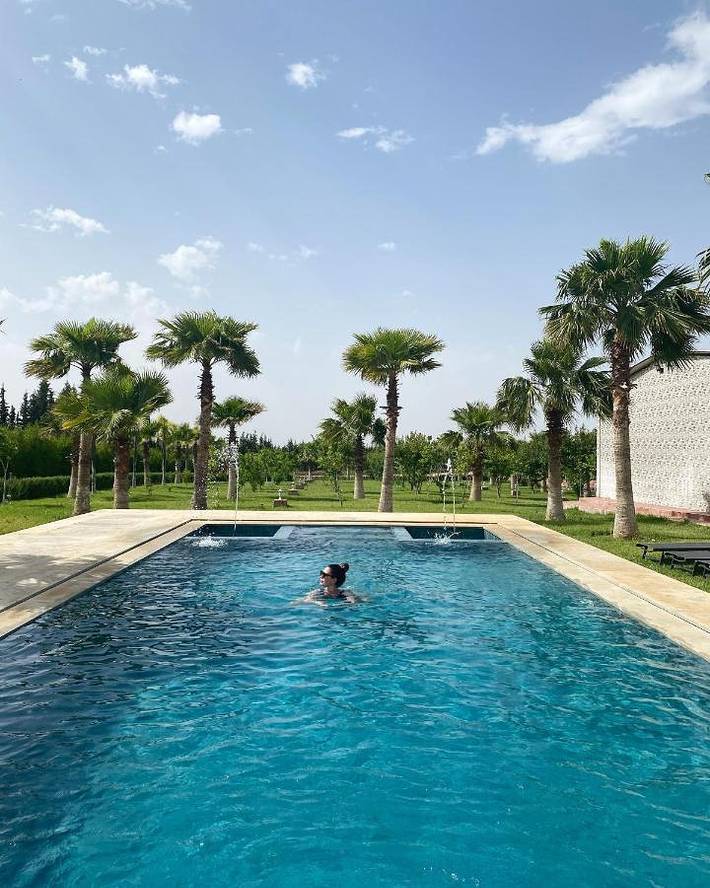 Villa pour 20 personnes, avec balcon ainsi que piscine et vue
