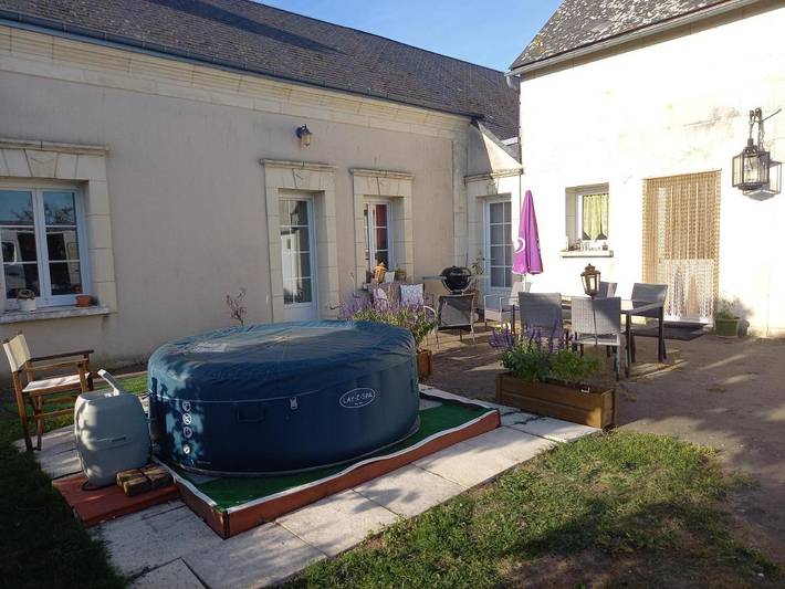 Gîte pour 2 personnes, avec jacuzzi ainsi que terrasse et jardin à Troo