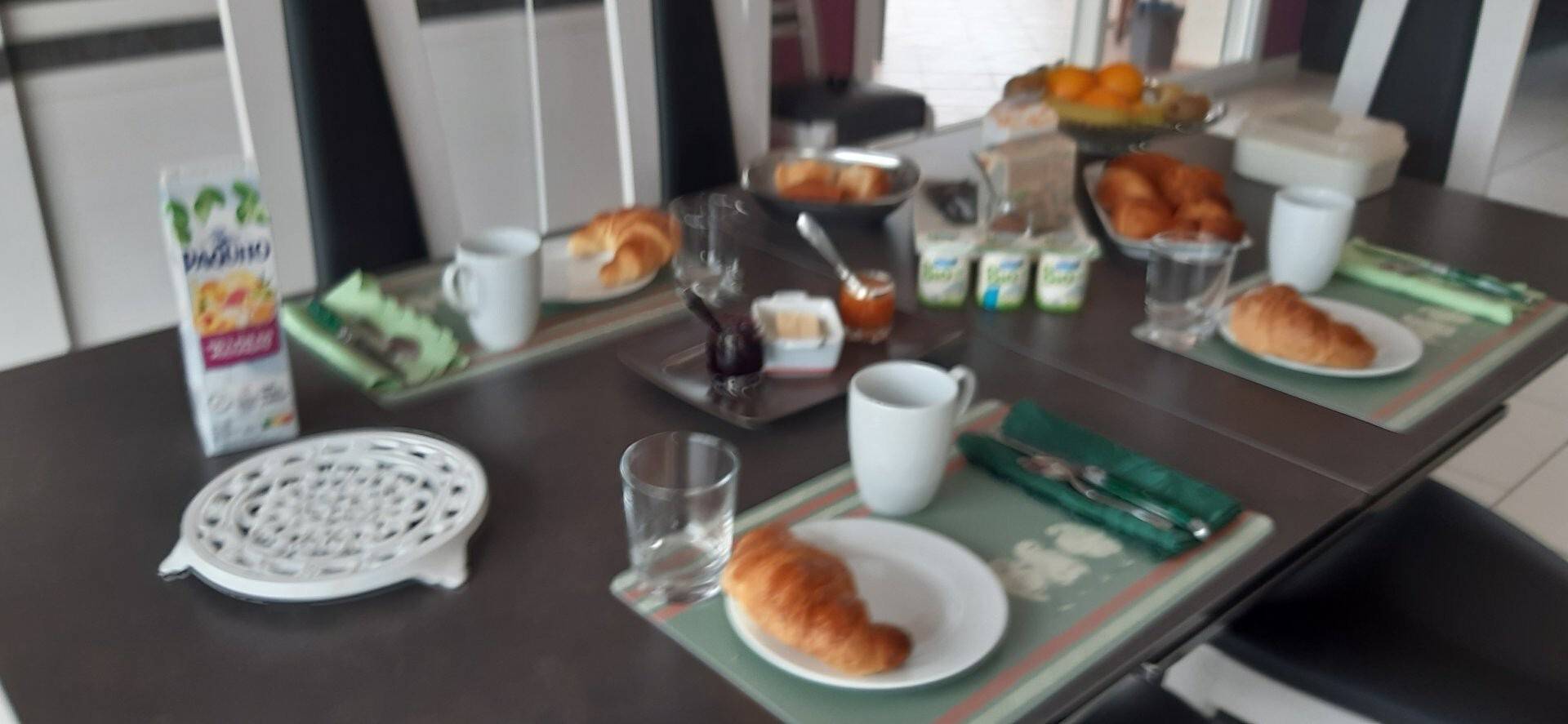 Bed & Breakfast 'Côté Campagne' met Uitzicht op Bergen, Gedeeld Zwembad en Wi-Fi, foto 9