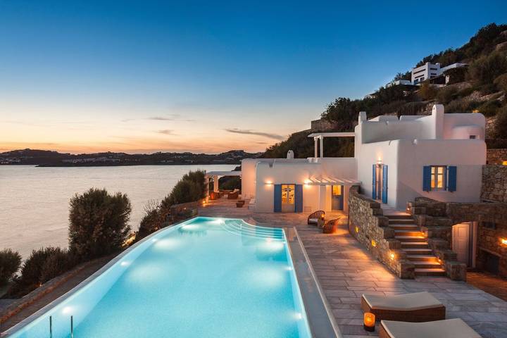 Vacation rental for 10 people, with balcony and ocean view as well as pool and yard in Mykonos