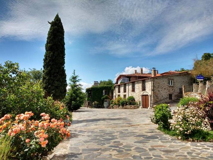 Casa rural para 25 personas, con Terraza además de Jardín y Piscina en Provincia de Lugo
