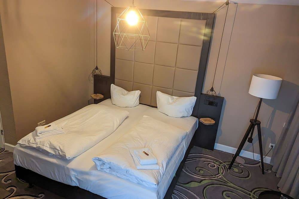 Ganze Wohnung, Herrliche Wohnung für 37 Leute mit Whirlpool, Pool,  W-Lan und Terrasse in Winterberg, die Mittelgebirge