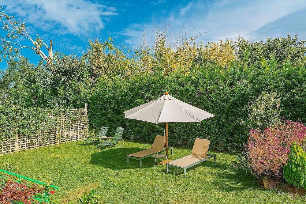 Estia, stilvolle Villa, nur einen Schritt vom Sandstrand entfernt in Finikounda, Messenien