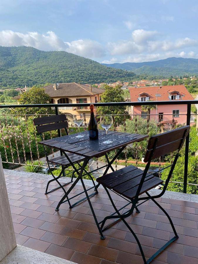 Appartamento per 4 persone, con Balcone e Terrazza nonché Panorama a Villanova d'Albenga